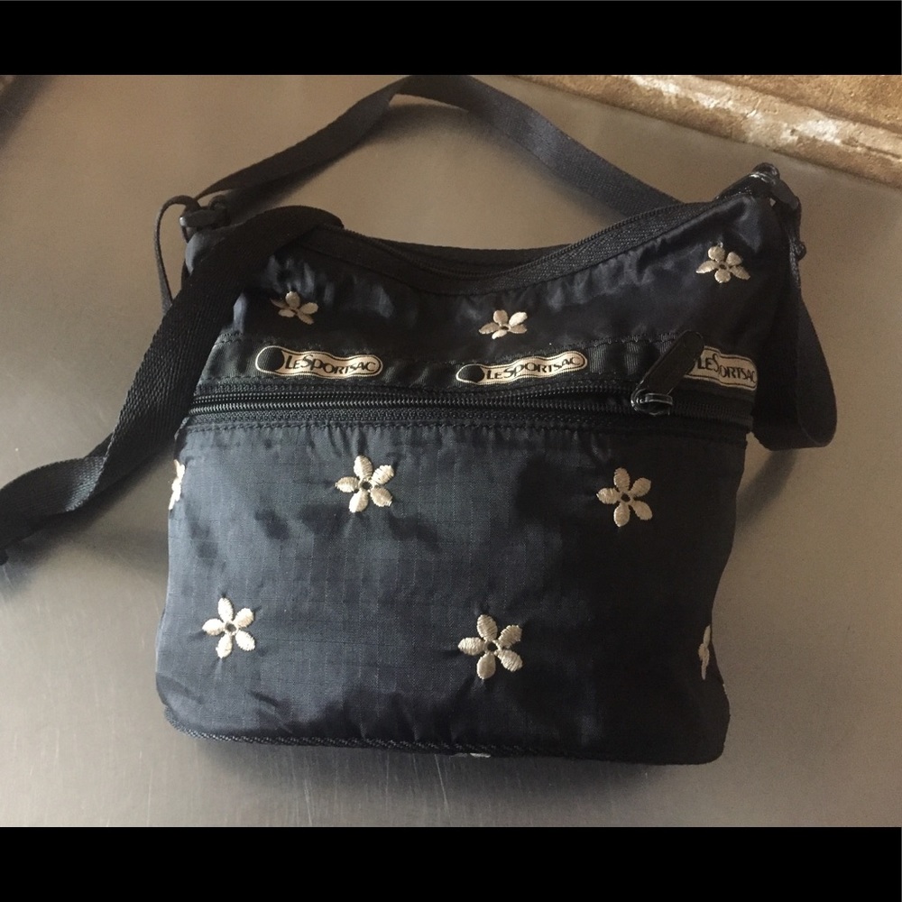 LESPORTSAC Frm USA VNTG BLACK FLORAL From CROSSBODY NYLON Bag COTTAGECORE LOVELY - Picture 2 of 6